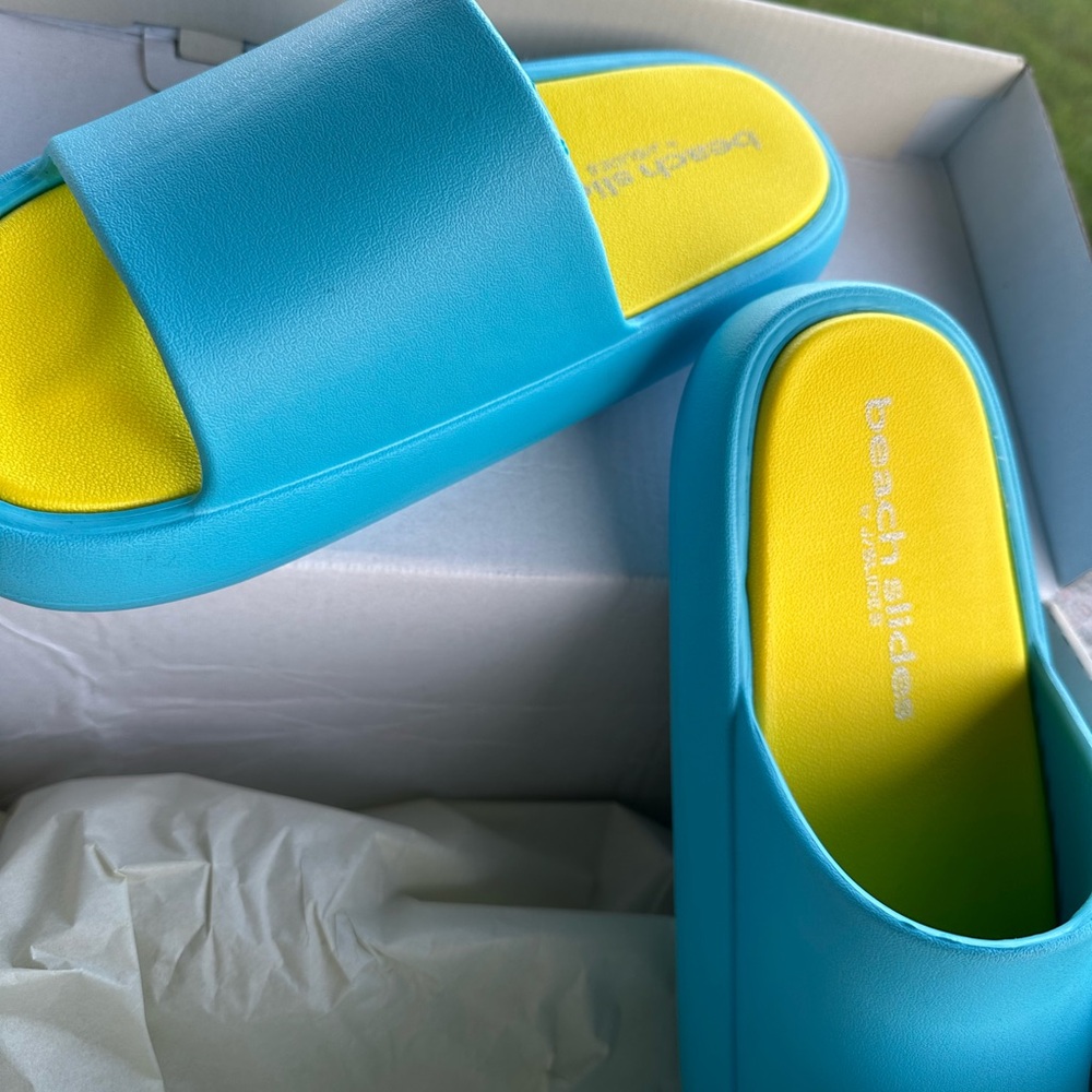 Sz 8 Women’s J Slides Beach Slides Sandals nib